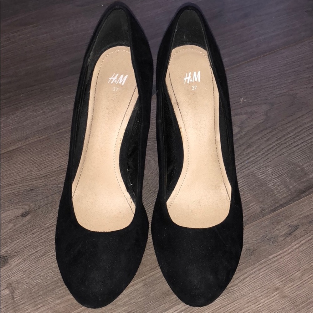 Black Pump Heels Worn once! Size 7
